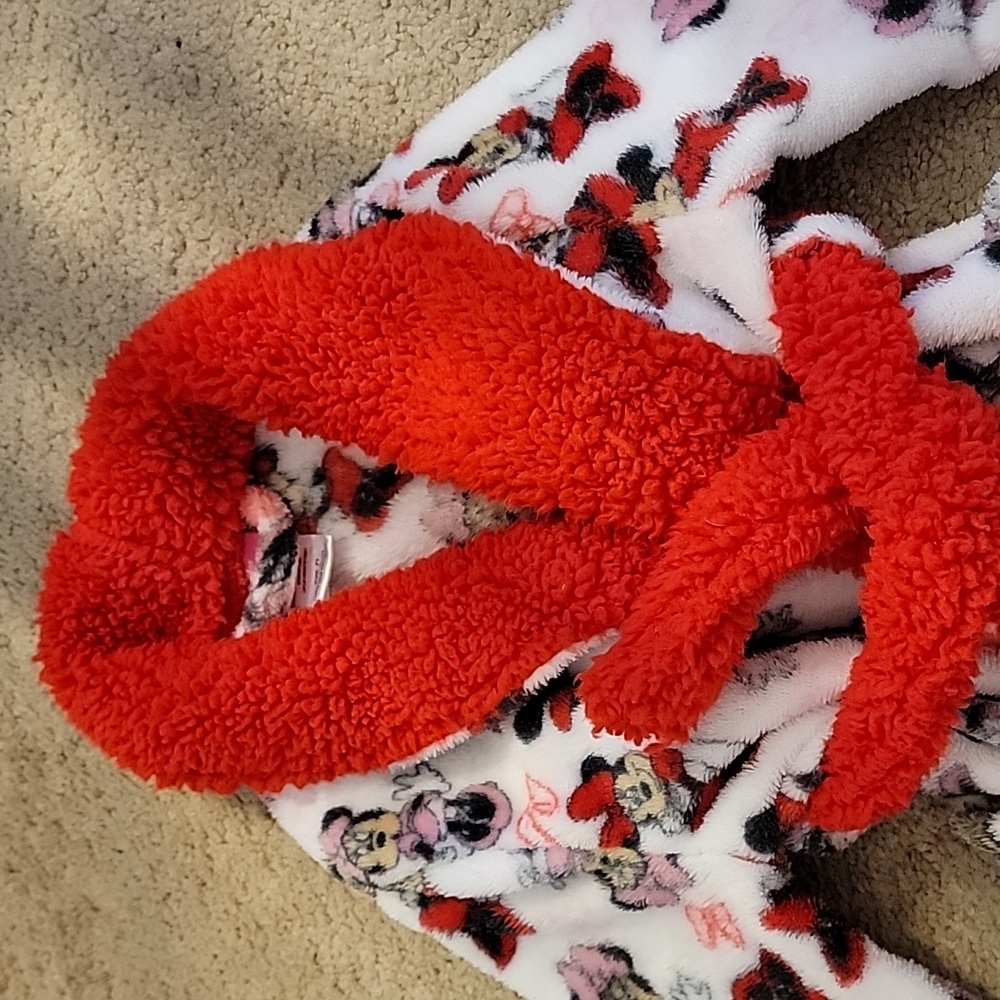 Minnie Mouse Robe - Picture 2 of 3